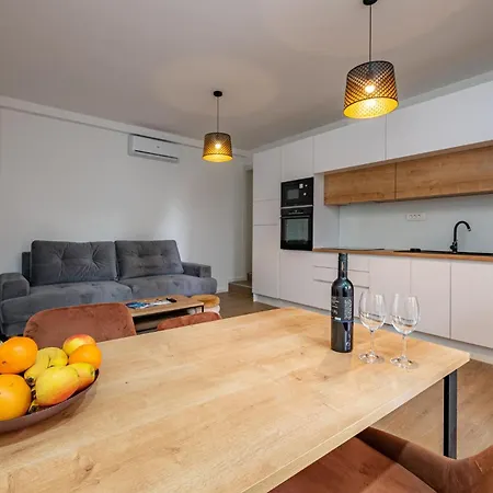 アパート In With Kitchen