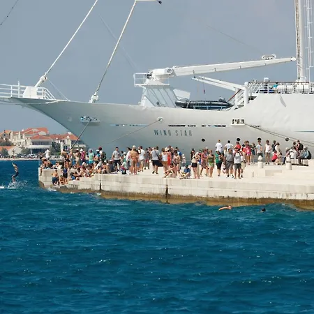 In With Kitchen アパート *