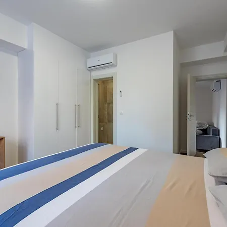 Appartement In With Kitchen *